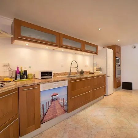 Villa Loft D'exception 350m2 Spacieux Et Lumineux Avec Piscine A 15 Min De La Aimargues