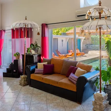 Villa Loft D'exception 350m2 Spacieux Et Lumineux Avec Piscine A 15 Min De La Aimargues