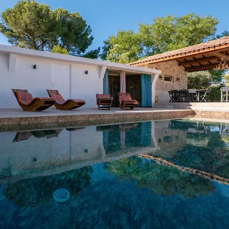 Loft D'exception 350m2 Spacieux Et Lumineux Avec Piscine A 15 Min De La Aimargues