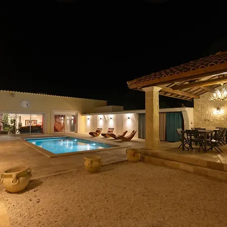 Loft D'exception 350m2 Spacieux Et Lumineux Avec Piscine à 15 Min De La * Aimargues