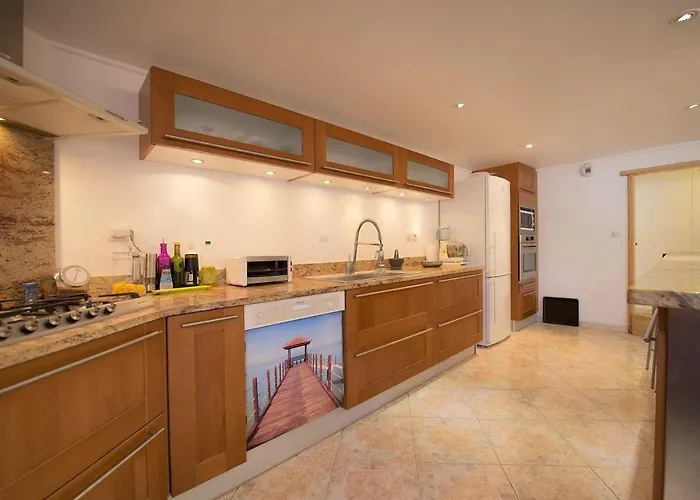Villa Loft D'exception 350m2 Spacieux Et Lumineux Avec Piscine A 15 Min De La Aimargues
