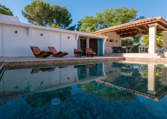 Loft D'exception 350m2 Spacieux Et Lumineux Avec Piscine A 15 Min De La Aimargues
