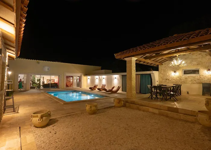 Loft D'exception 350m2 Spacieux Et Lumineux Avec Piscine A 15 Min De La * Aimargues